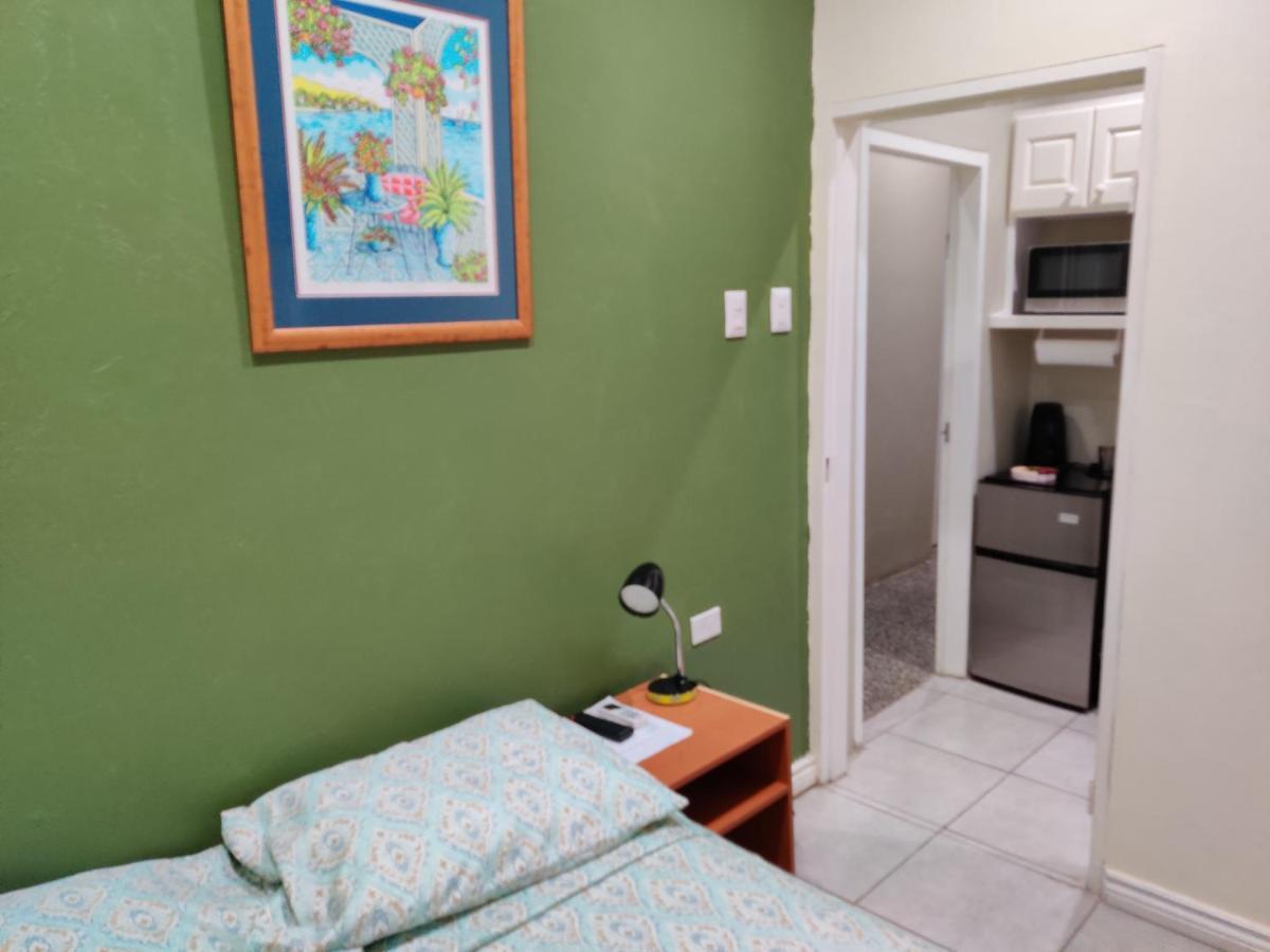 Woodbrook On The Avenue Bed & Breakfast Port of Spain Екстериор снимка