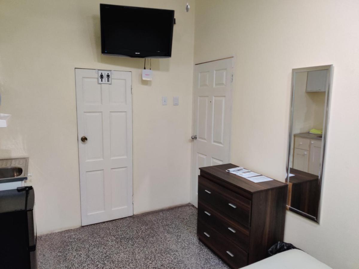 Woodbrook On The Avenue Bed & Breakfast Port of Spain Екстериор снимка